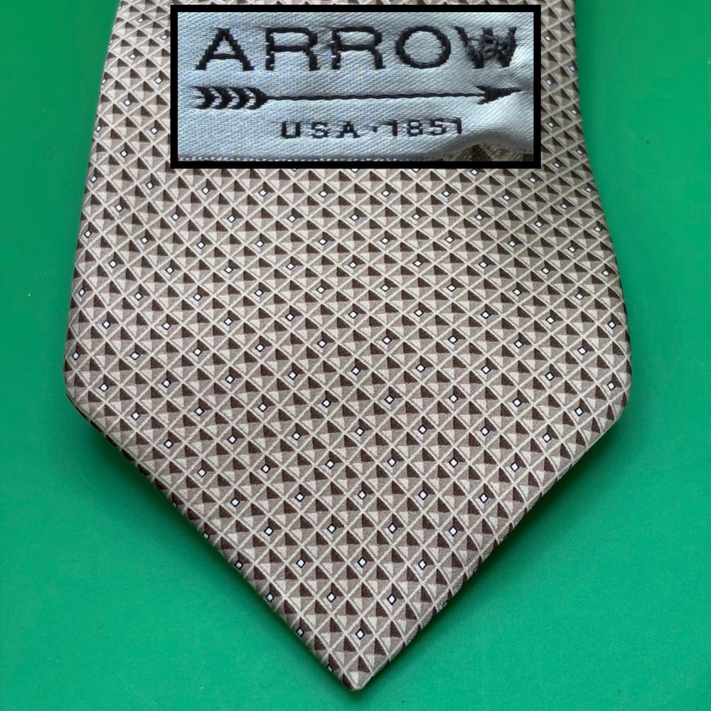 VTG Y2K Arrow 100% Silk Necktie Mens Tan Taupe Geometric Diamond Woven USA Made